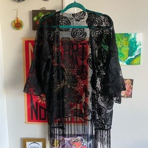 ✨ UNIQUE ONE OF A KIND - Vintage 1970s Floral Black Lace Shawl ✨